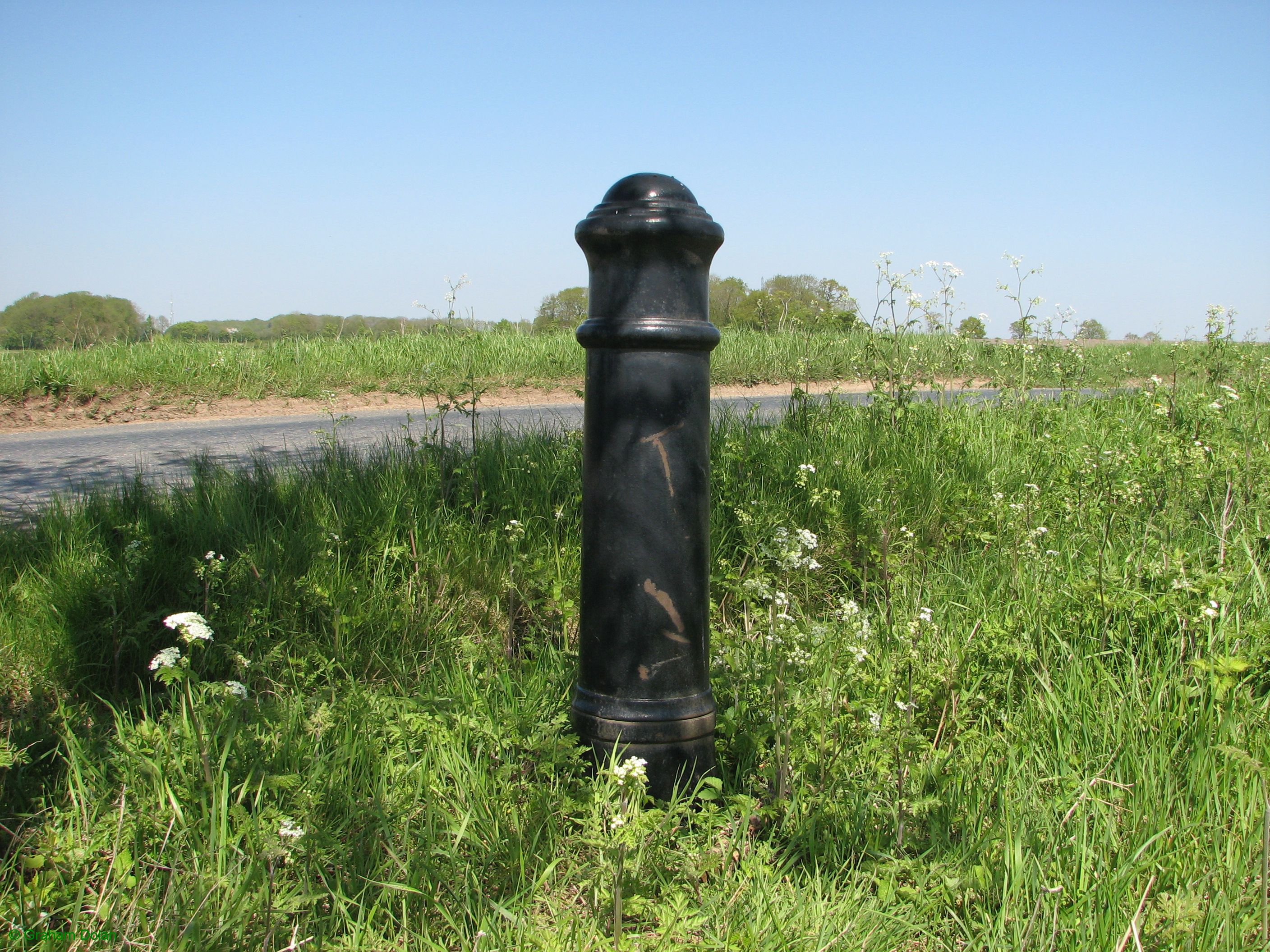 Greenwich Meridian Marker; England; Hertfordshire; Between Buckland 